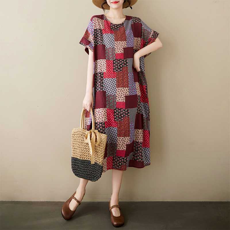 

Летнее тонкое хлопково-льняное платье длиной до колена в стиле ретро с цветочным принтом, подчеркивающее женственный темперамент. One size