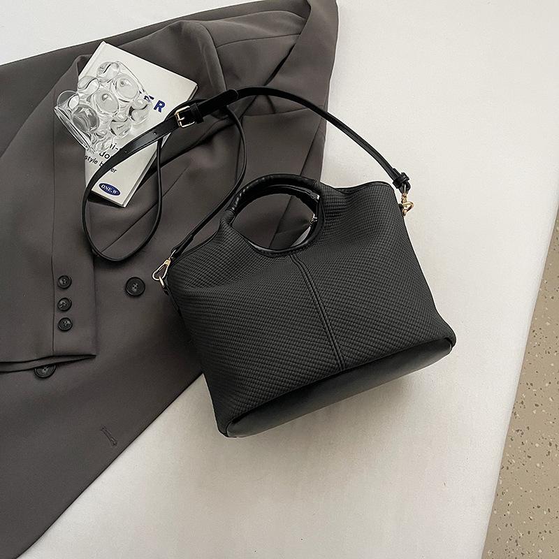 

Retro fashion casual portable bucket bag 2025 spring new simple and versatile shoulder bag premium messenger bag 25*12*19