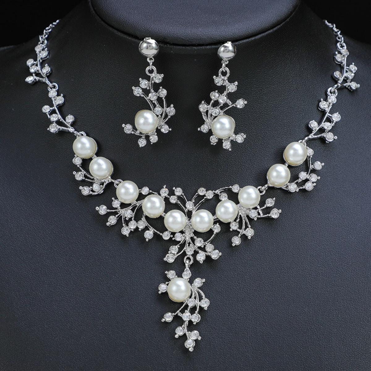 

3 pcs jewelry set with artificial pearl decorative necklace and earrings, suitable for women to attend parties