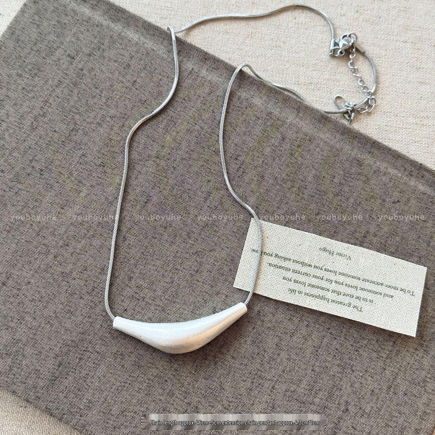 

Minimalist Silver Brushed Heart Tassel Necklace – Versatile High-End Accessory for Women