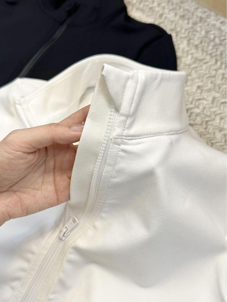 ALO Yoga Schlank geschnittene Langarm-Radjacke mit Stehkragen und Taillenraffung