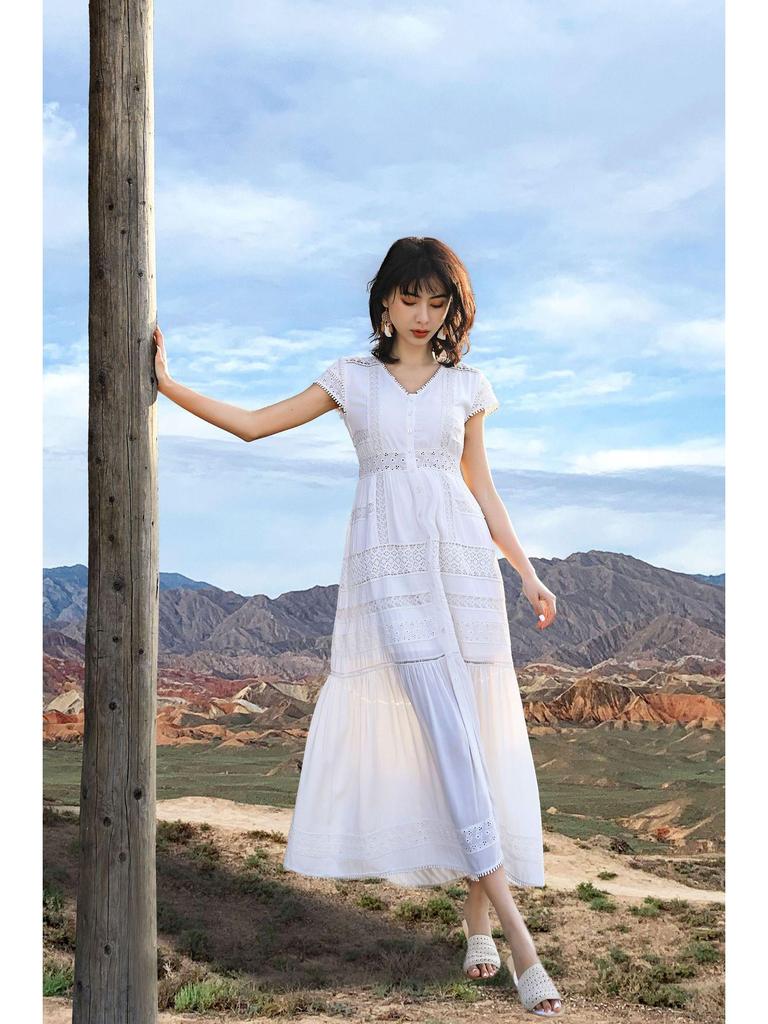 White Lace Mid-Length V-Neck Travel Dress - Korean Style 2025