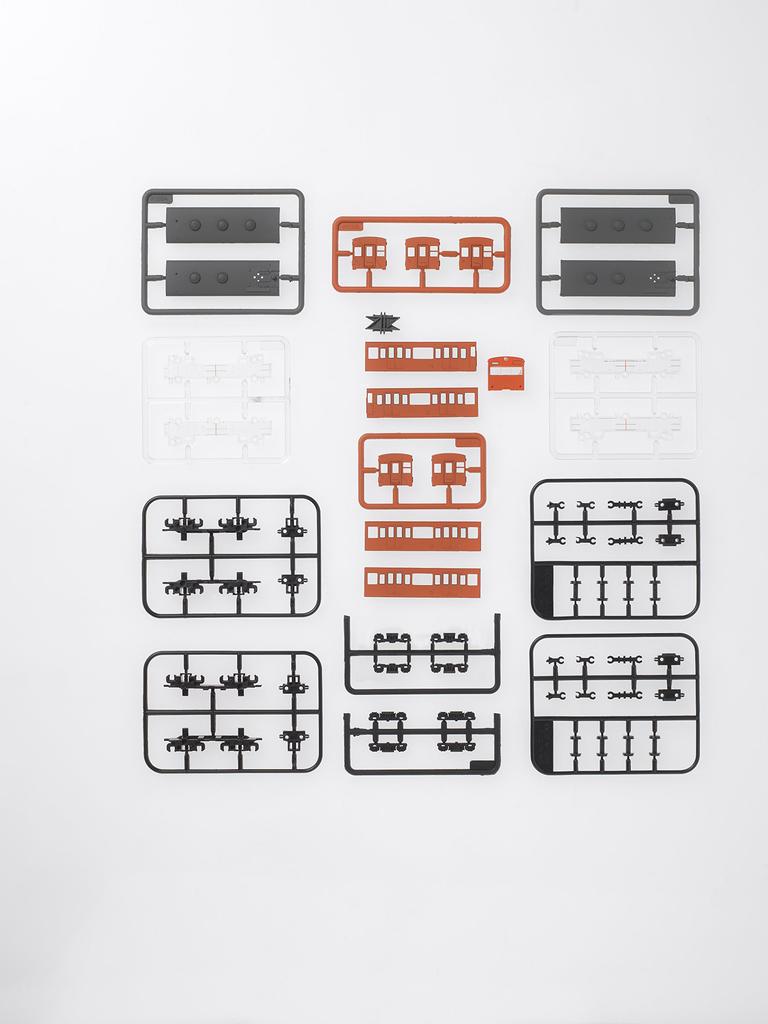 B Train Shorty JNR 103 Series Early Orange Middle 2 Painted Plastic Model (first + Cars)