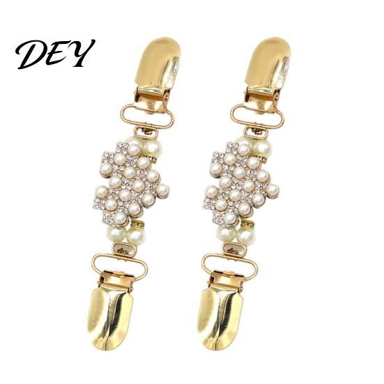 Dress Closure Clips 2Pcs Vintage Sweater for Women Girls, Retro Faux Pearl And Rhinestones Cardigan Clips, Elegant Clothing Tightener Clip Collar Pin