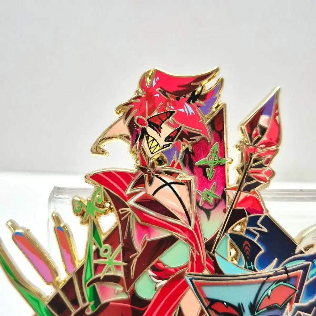 Hazbin Hotel Alastor Pudełko Metalowa Odznaka A Używana