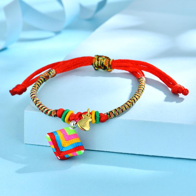 

Праздник драконьих лодок Красочный браслет цзунцзы: Плетеный вручную красный шнурок для мира и процветания