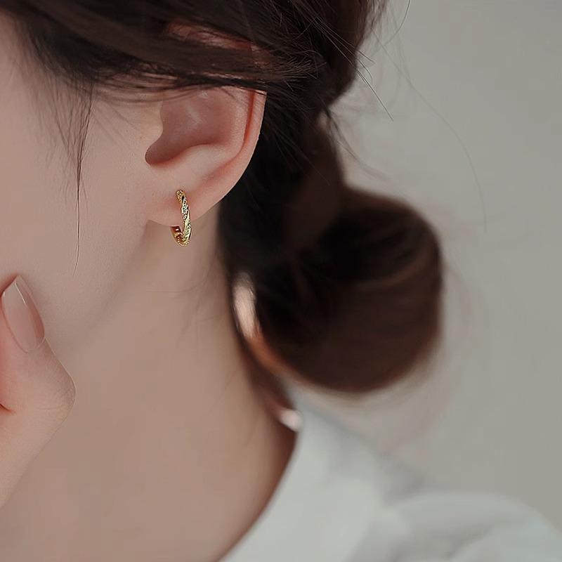 Vintage Möbius Drehende Zirkon Ohrringe Nische Minimalistische Mode Erschwingliche Zarte Farbecht Langlebige Legierung Damen Tägliche Vielseitige Ohrringe