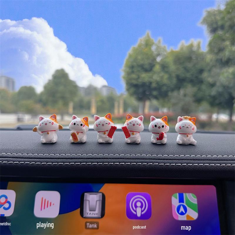 

Милый автомобильный талисман «Кот удачи»: Электрическое оформление интерьера