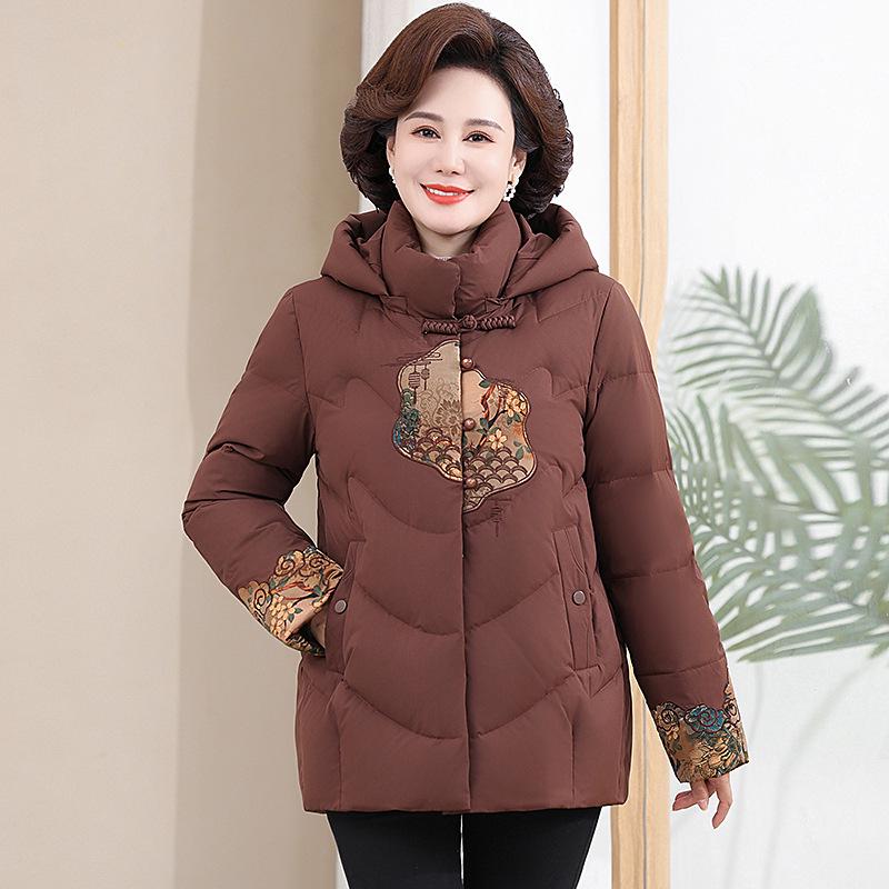 

2025 Stylish Embroidered Hooded Down Jacket for Elderly Women – Thick Winter Outerwear 6XL (165-180 lbs) кофейный