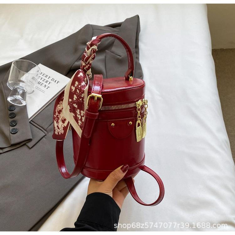 Retro small bag women's spring 2025 new hand-held cylinder bag fashionable foreign style versatile texture crossbody bag