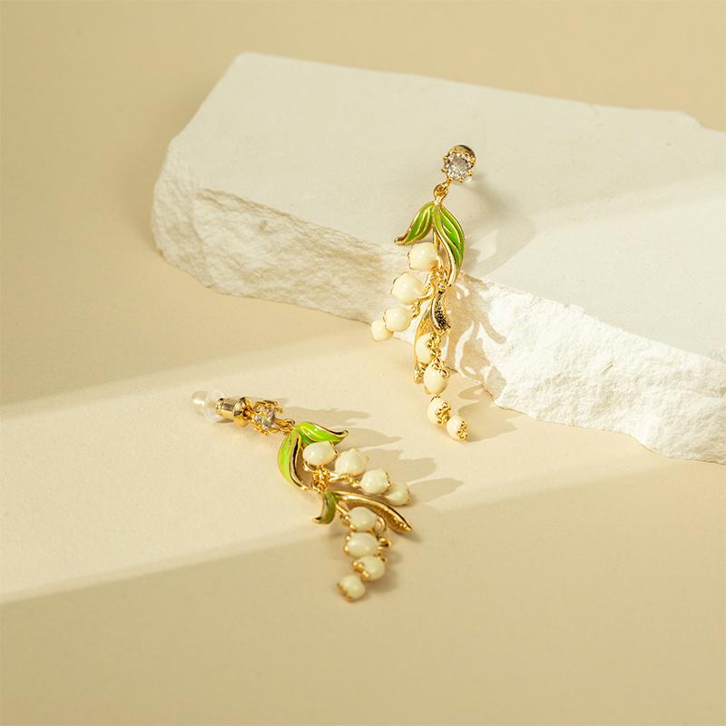 

Винтажные серьги-подвески «Ландыши»: Легкая роскошь, стиль феи мори-гёрл