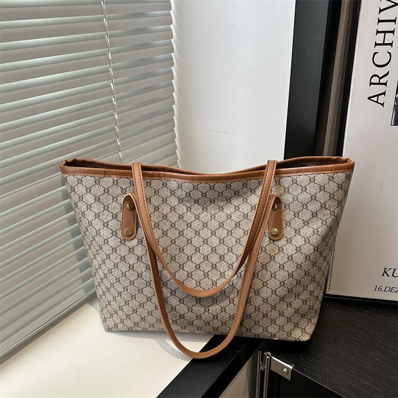 Large-capacity commuter retro tote bag women's new high-end handbag beautiful trendy shoulder bag underarm bag