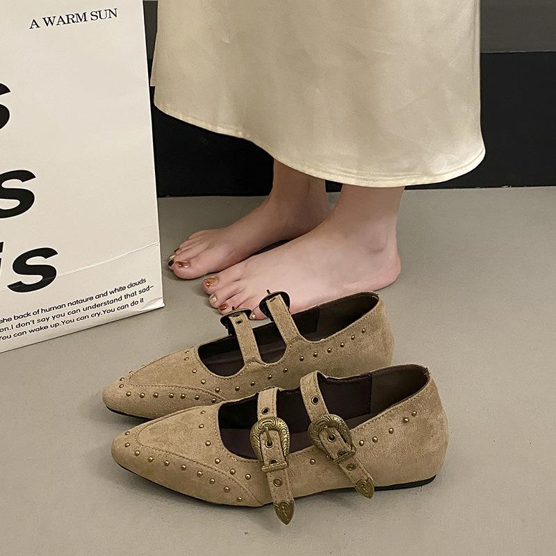 Retro rivet pointed Mary Jane shoes women's 2025 autumn belt buckle shallow mouth temperament inner height increase one word belt single shoes