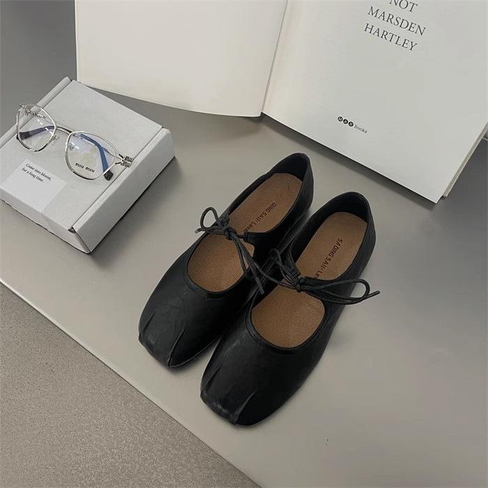 Versatile Mary Jane shoes women's spring 2025 new round head one-word belt flat ballet shoes shallow mouth single shoes tide
