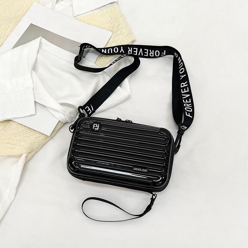 

2024 новая маленькая квадратная сумка косая сумка-косметичка наплечная женская сумка повседневная весенняя красивая индивидуальная модная сумка повседневная сумка чёрный