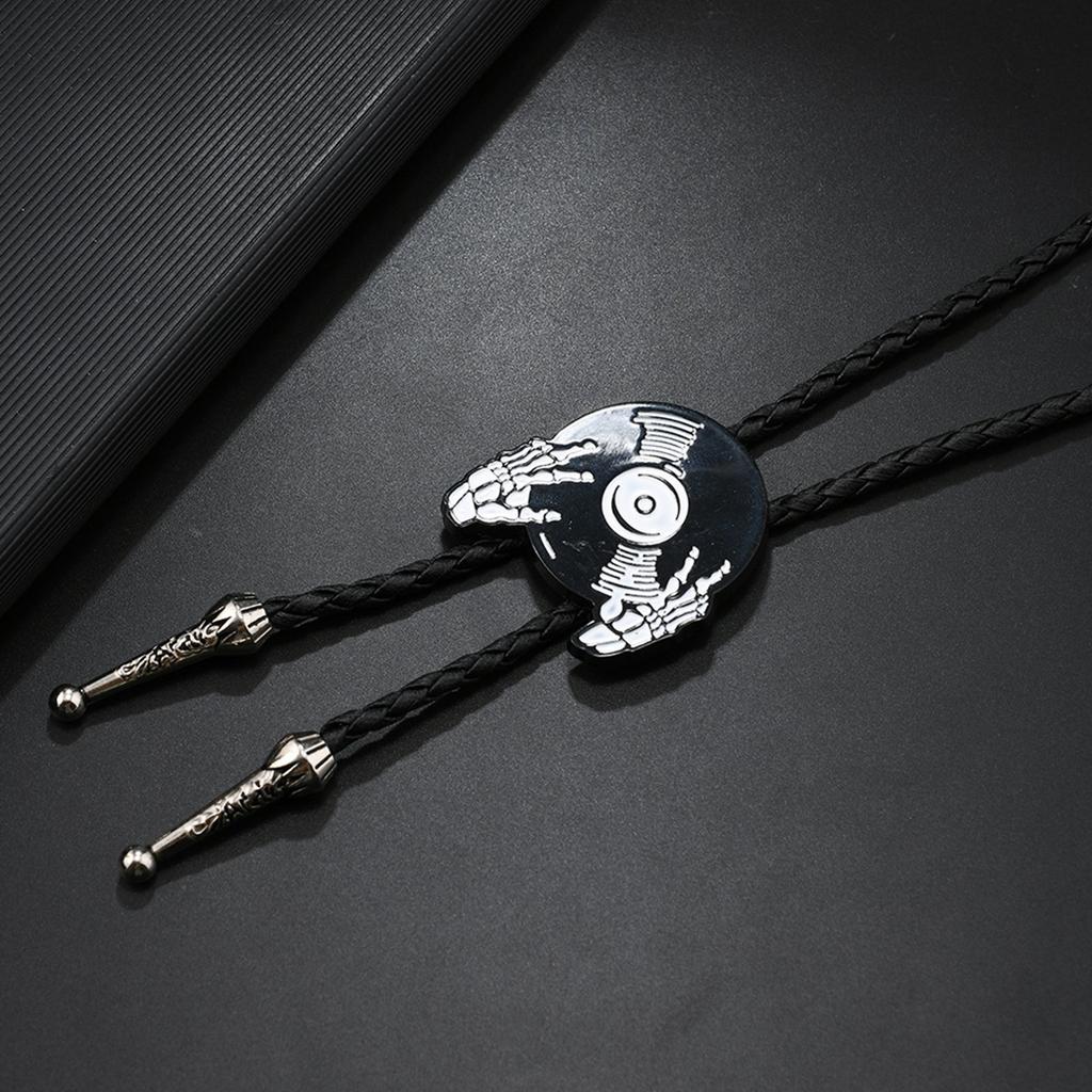 Einzigartige Western Rodeos Bolo Krawatte mit Emaille Metallabzeichen Anhänger Lederkordelkette für modebewusste Männer