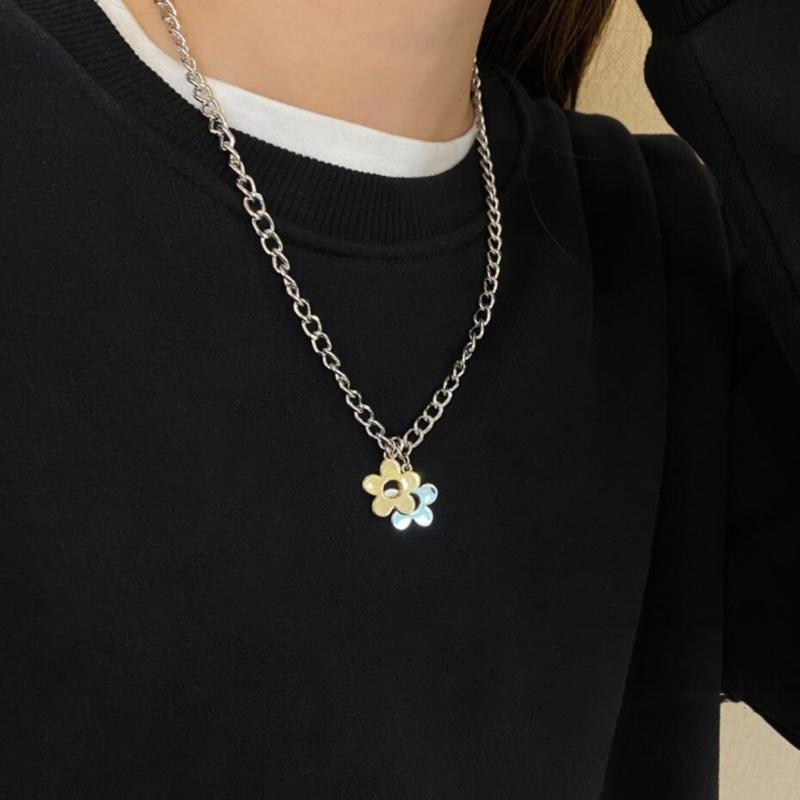 Flower Pendant Necklaces Small Flower Chokers Chain Necklaces Girls Women Jewelry Alloy Material Party Accessories
