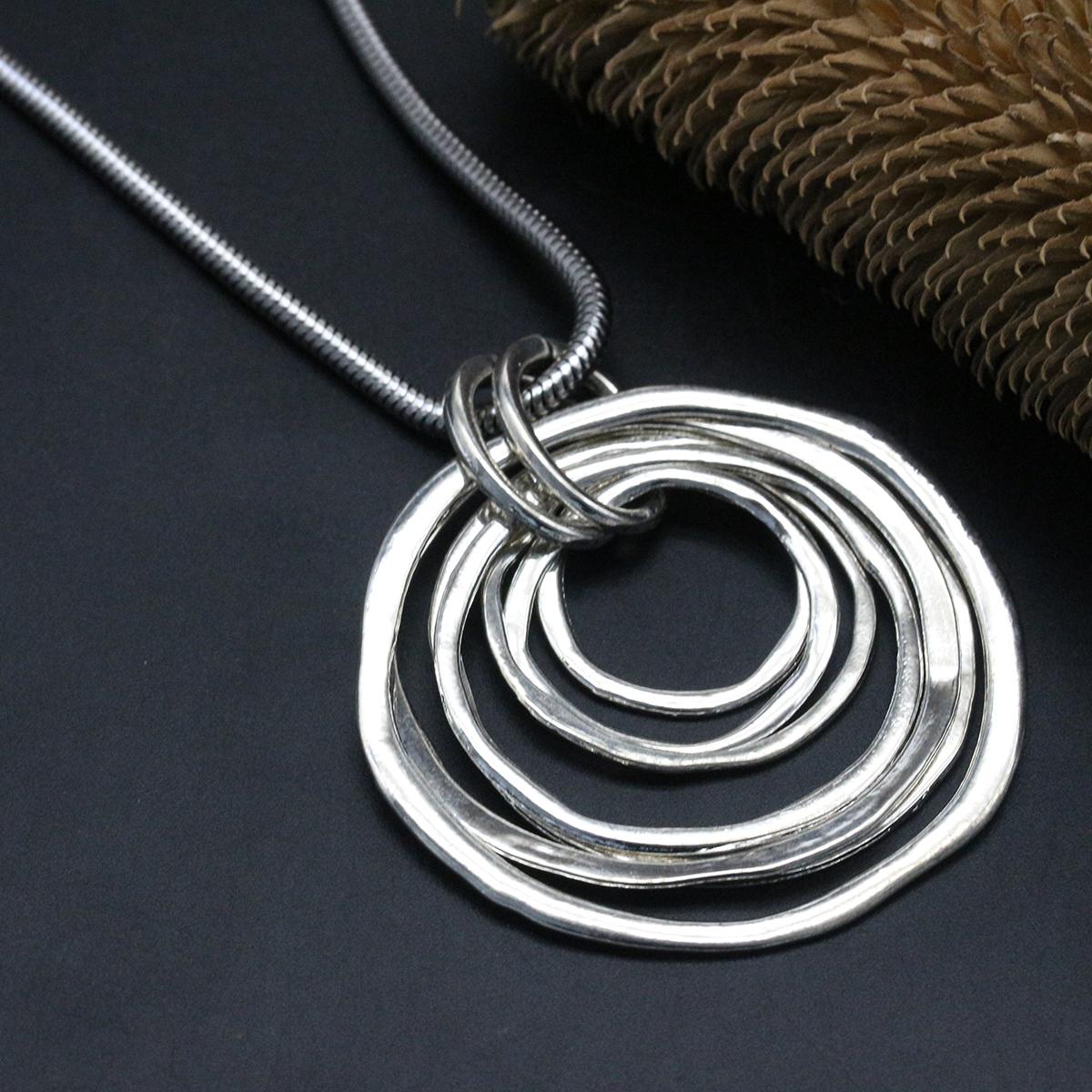 Изысканно изготовленное многослойное ожерелье с подвеской в ​​форме кольца — фото 2