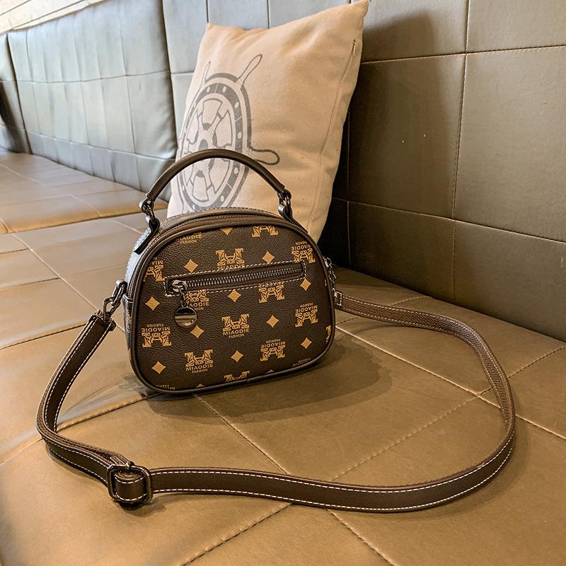 

Bag women s autumn and winter new trendy fashion retro small round bag shoulder messenger bag small portable round bag tide темно-коричневого