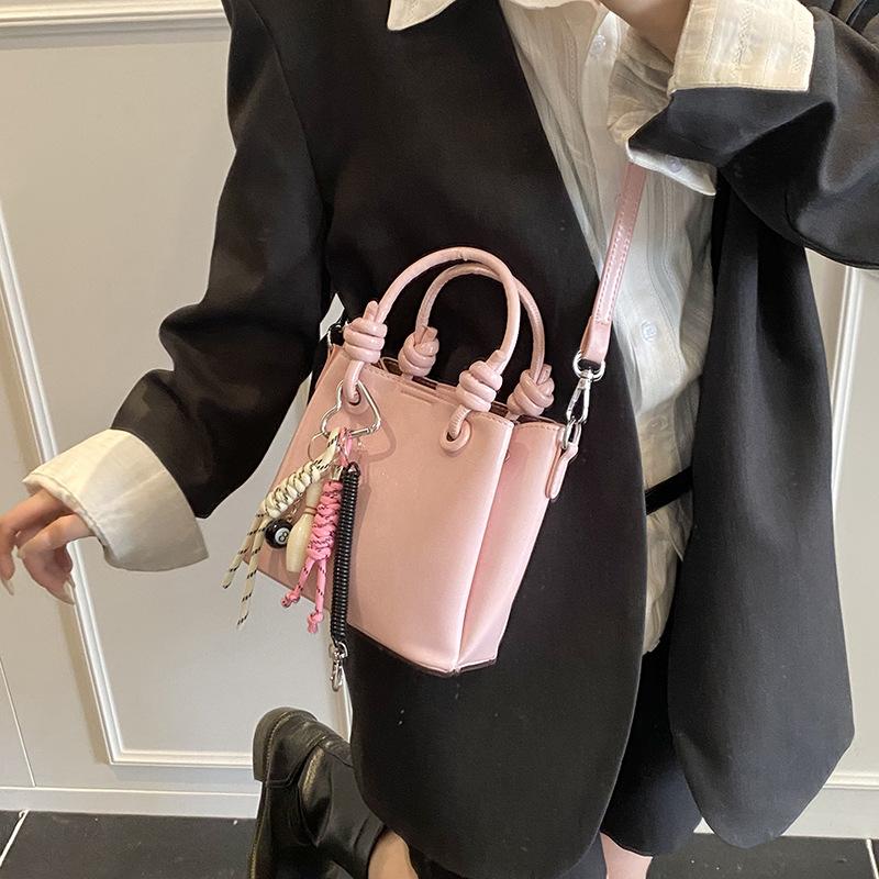 Hand Carrying Simple Bucket Bag Women's Commuting Shoulder Bag New Trendy Fashion Messenger Bag Trendy