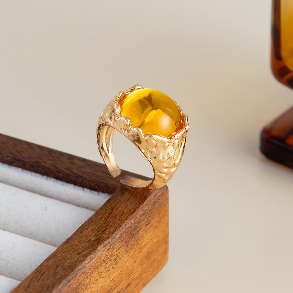 Luxury Style Colorful Acrylic Rhinestone Gem Ring Metallic Textured Pleated Open Band Ring For Women INS Daily Elegant Statement Hand Jewelry