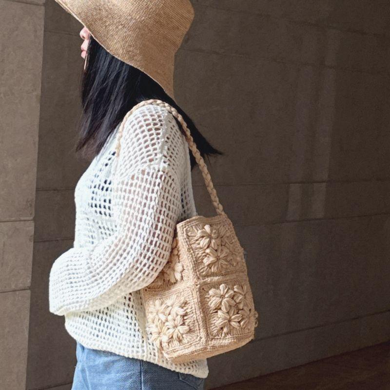 

Плетеная вручную сумка-ведро с цветами женская пляжная сумка на плечо в романтическом французском стиле из рафии, летняя соломенная сумка Main picture four flowers