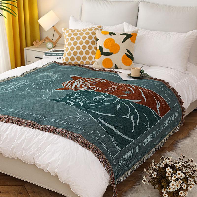 Retro American Style Woven Tapestry Throw Blanket: Casual Decorative Blanket for Bed or Sofa, Ideal for Camping