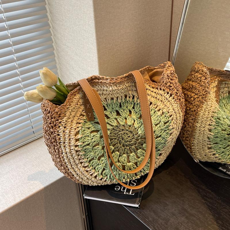 Seaside vacation straw bag 2025 new contrasting color splicing woven bag large-capacity women's bag beach shoulder women's bag