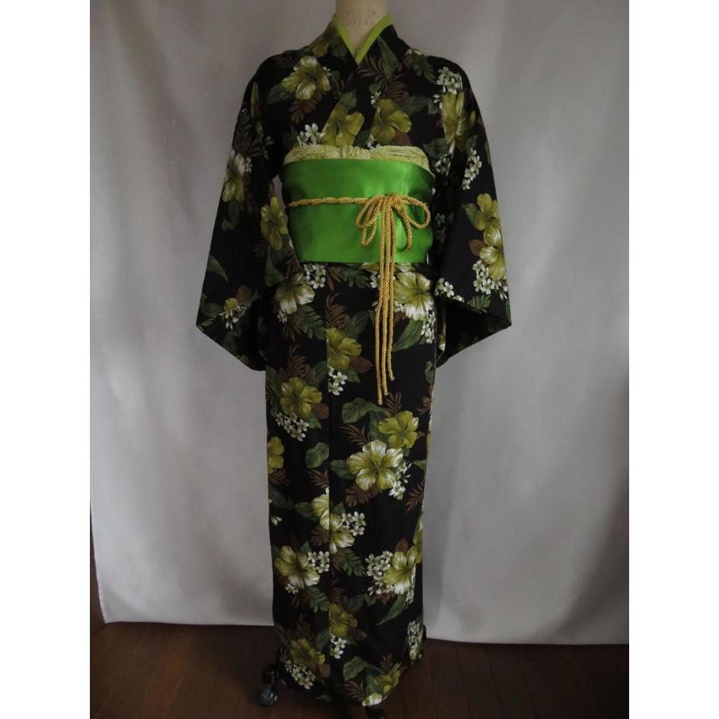 Used Used for photoshoot, now at a reduced price Original yukata with lovely Hawaiian pattern, attractive hibiscus on a black background