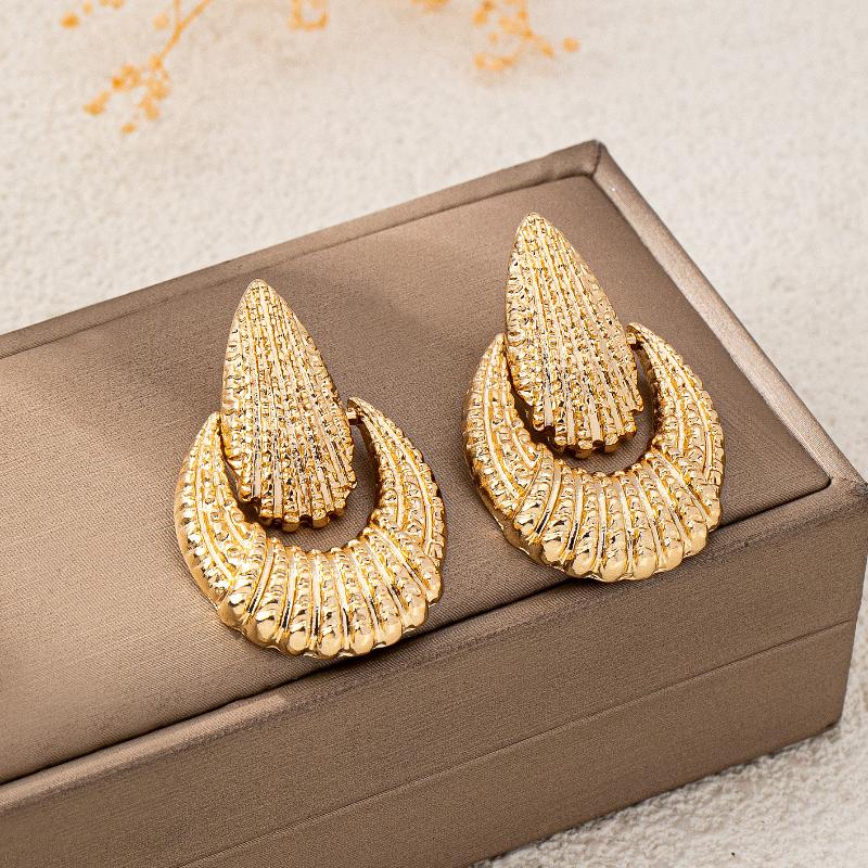 Vintage Elegant Gold Color Hollow Flower Stud Earrings For Women Design Irregular Piercing Earrings Party Jewelry Gifts