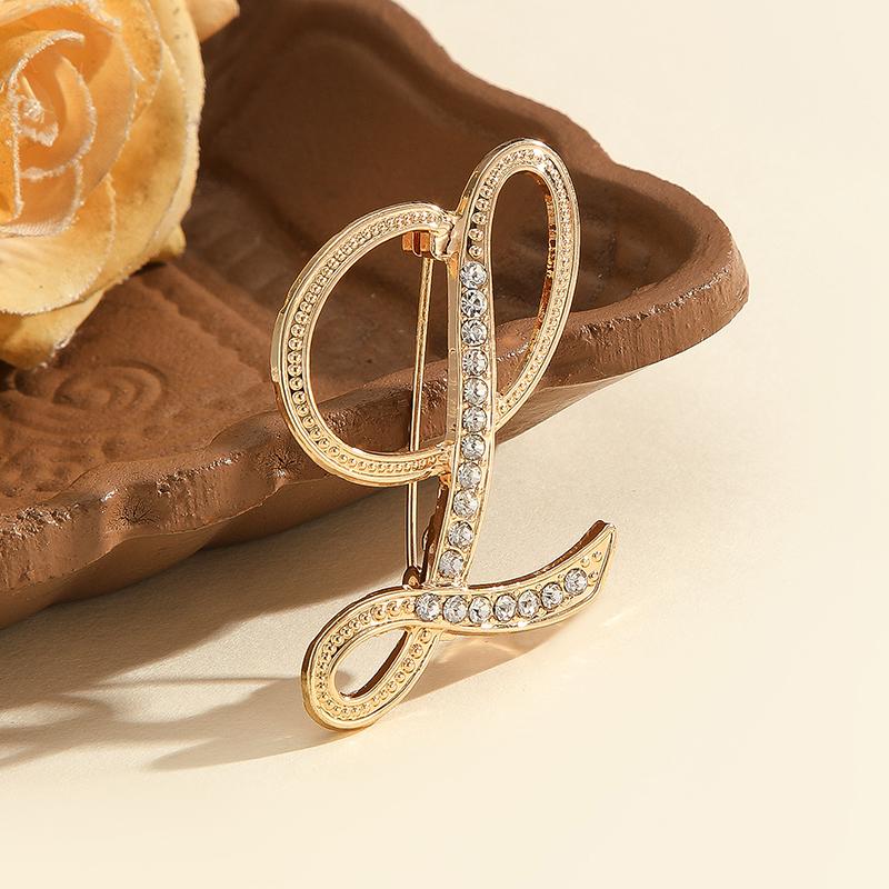 1pcs Crystal Rhinestone 26 Letters Women Collar Brooch Elegant Temperament Pin Jewelry