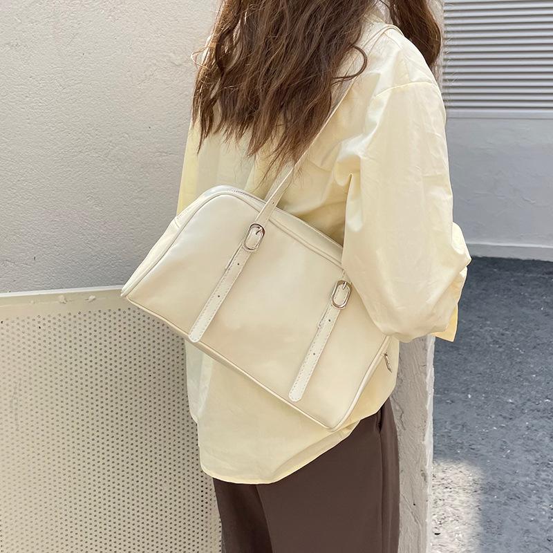 2026 Sommer Grüne Umhängetaschen für Pendlerinnen Luxuriöse Designertaschen Einfarbige Lässige Kissen-Achseltasche Schwarz Weiß