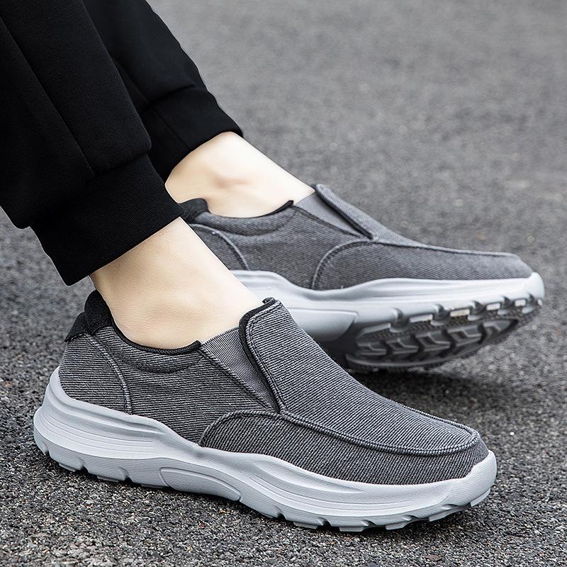 Men's Spring Slip-on Walking Shoes: Breathable Mesh, Lightweight, Large Size, Perfect for Middle-aged & Elderly Casual Wear.