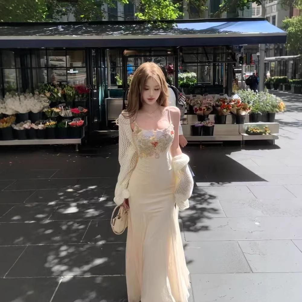 Elegant Lace Mesh Floral Fishtail Dress - Women's Waist-Defining, Slimming, Spaghetti Strap Bodycon for Spring/Summer
