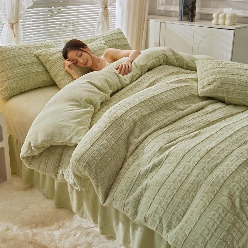 Winter Thickened Milk Velvet Four-piece Bed Sheet Quilt Cover Bed Warm Rabbit Velvet Quilt Cover Flannel Coral Velvet Bed Skirt Three-piece Set