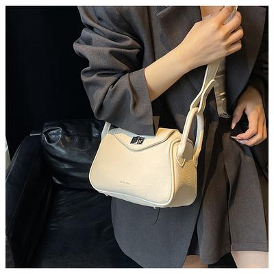 Simple Casual Commuter Women's Bag Spring New High-end Bag Pendant Fashion Bag