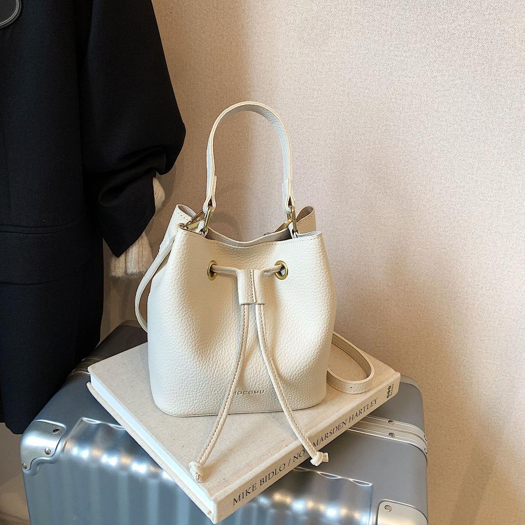 Hand carrying bucket bag women's new trendy shoulder bag large capacity messenger bag casual versatile handbag