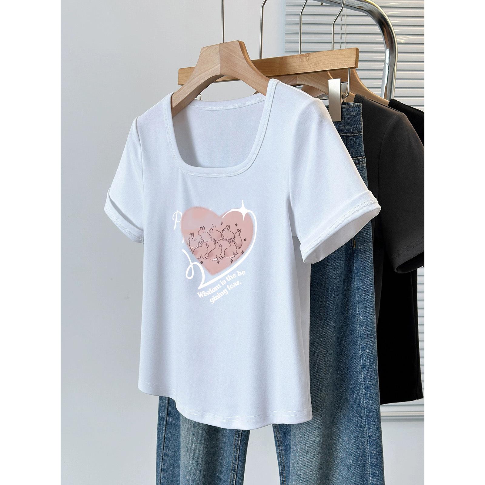 

Лето 2025 одежда больших размеров для женщин новая футболка с принтом на переднем плече с неровным низом, скрывающая полноту и подчеркивающая стройность, универсальный базовый топ M [80-60kg]