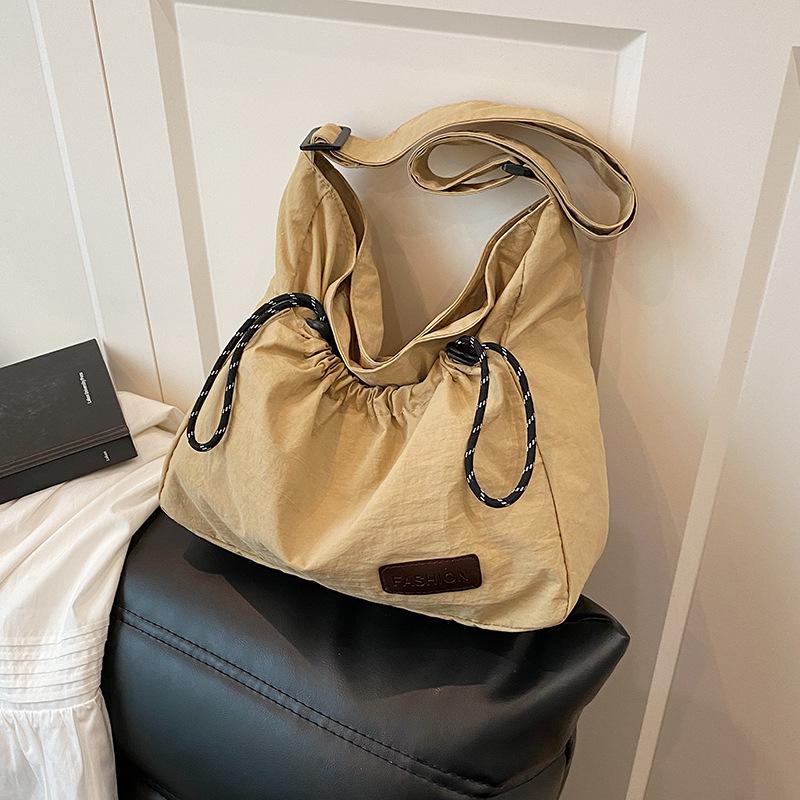 New drawstring messenger bag casual women's bag student shoulder bag sports light large capacity nylon bag