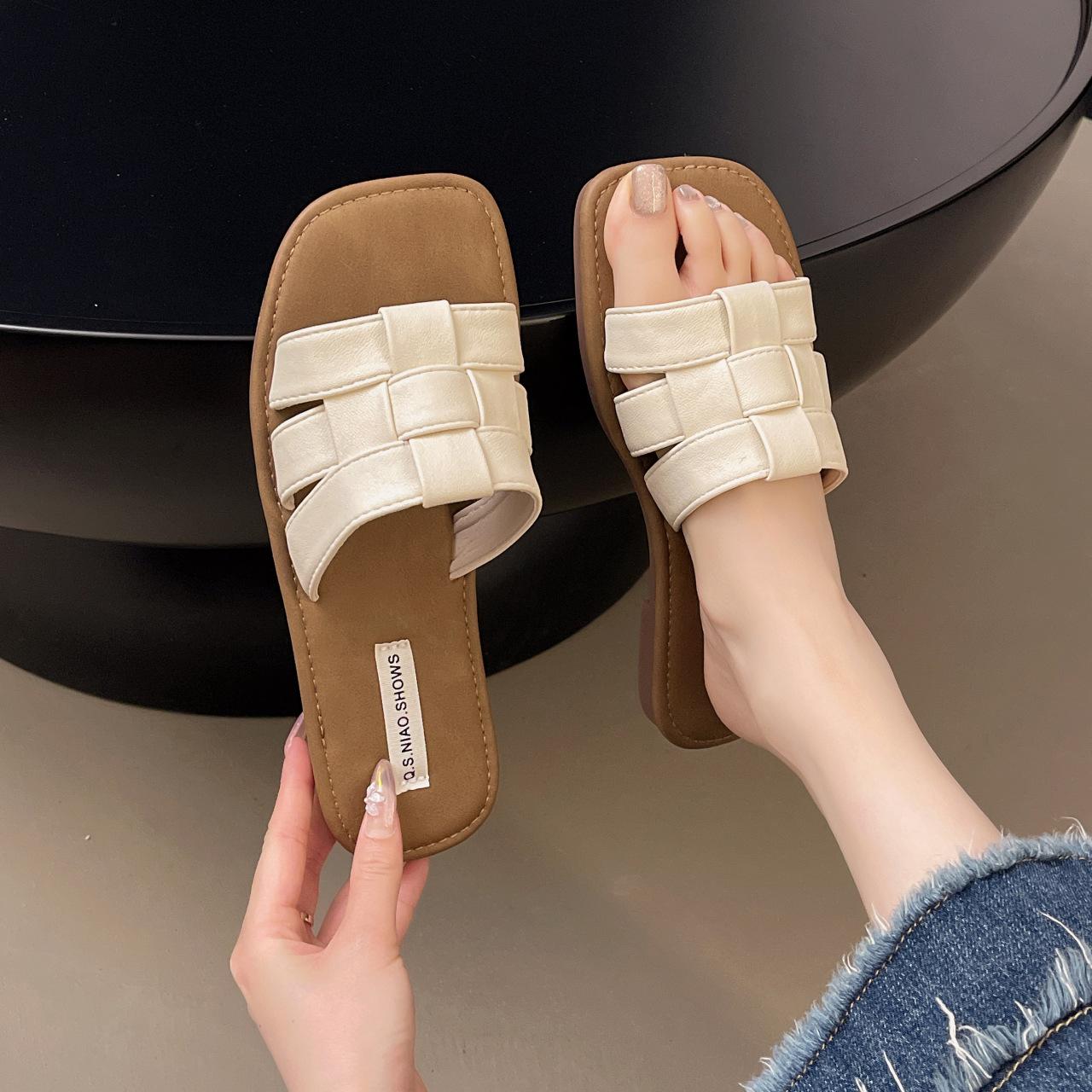 

New versatile flat-bottomed cool summer French one-word soft-soled slippers slippers women s retro beach weaving temperament 35