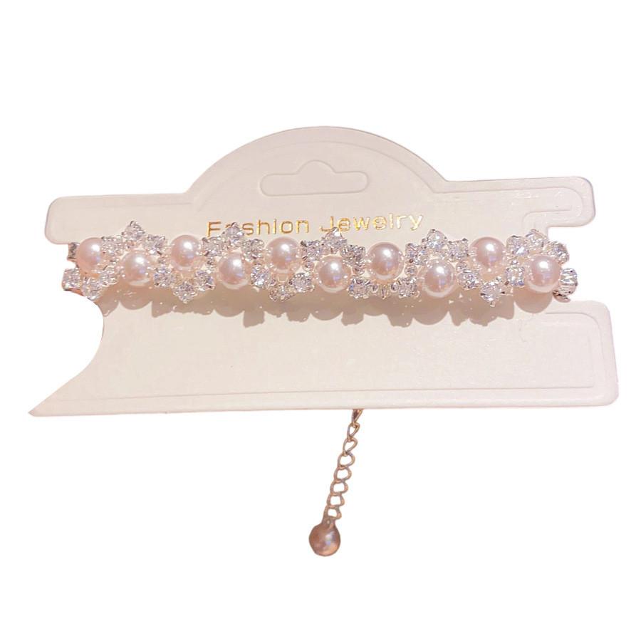 No Ip Geometric Pearl Embellished Magnet Bracelet For Women With Elegant Design