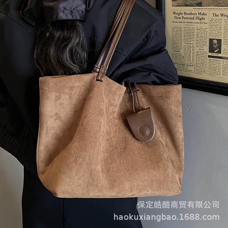 Frosted retro bag women's large capacity 2025 new autumn and winter versatile shoulder bag niche work commuter tote bag