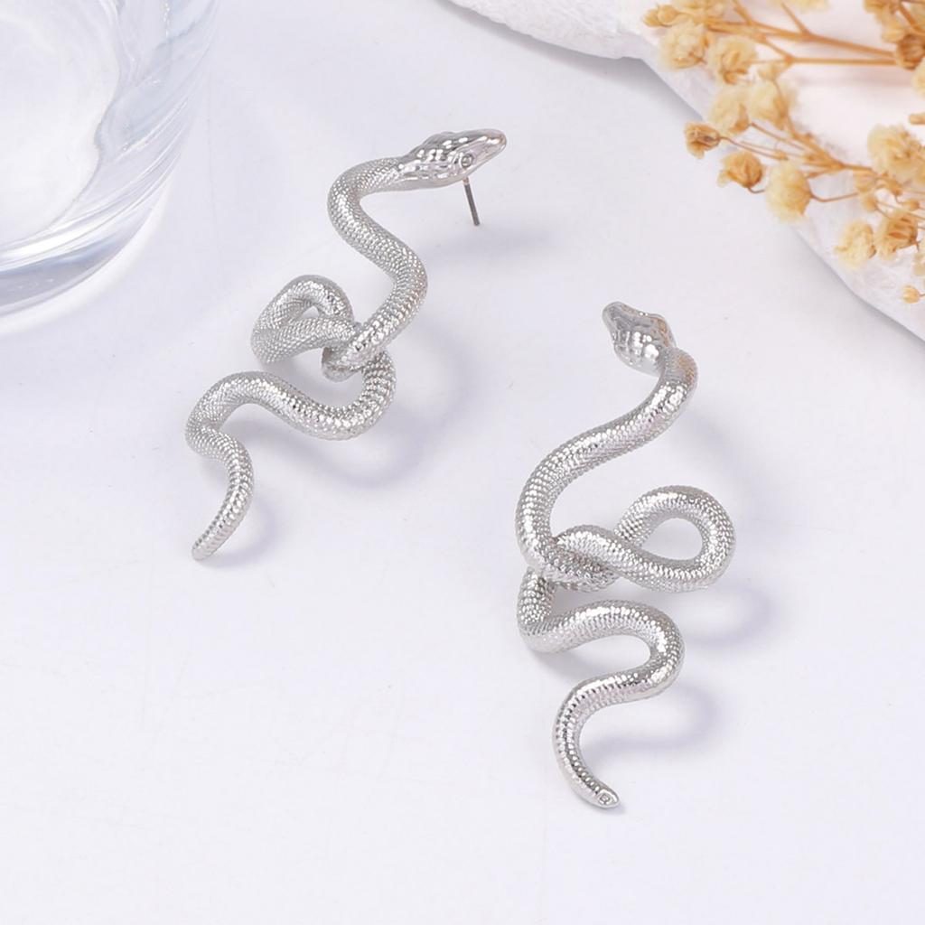 The Light Luxury and Cold Design Sense, Unique Texture, Exaggerated Animal-shaped Snake-shaped Stud Earrings Are Versatile for Daily Wear
