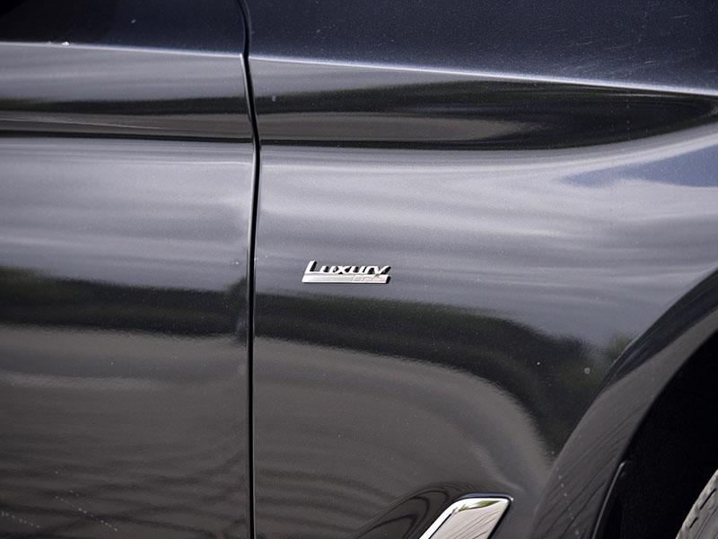 Car Fender Emblem Badge Sticker For Sport Line BMW Luxury Line Logo 520d 530d 330d 320d 518d F30 F10 G30 G20 E46 E39 F11 F32 ua2