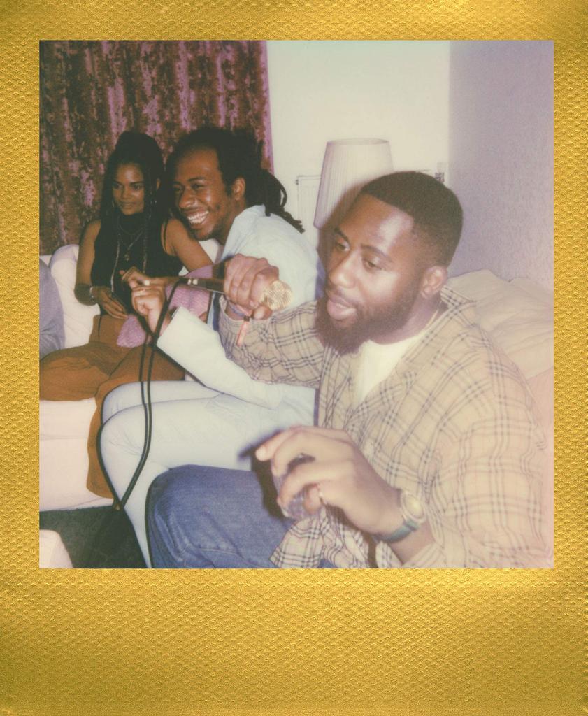 Polaroid Instant Film for Golden Moments Double Color Film with Gold Frame i-Type – Pack, 16-Count (6034)