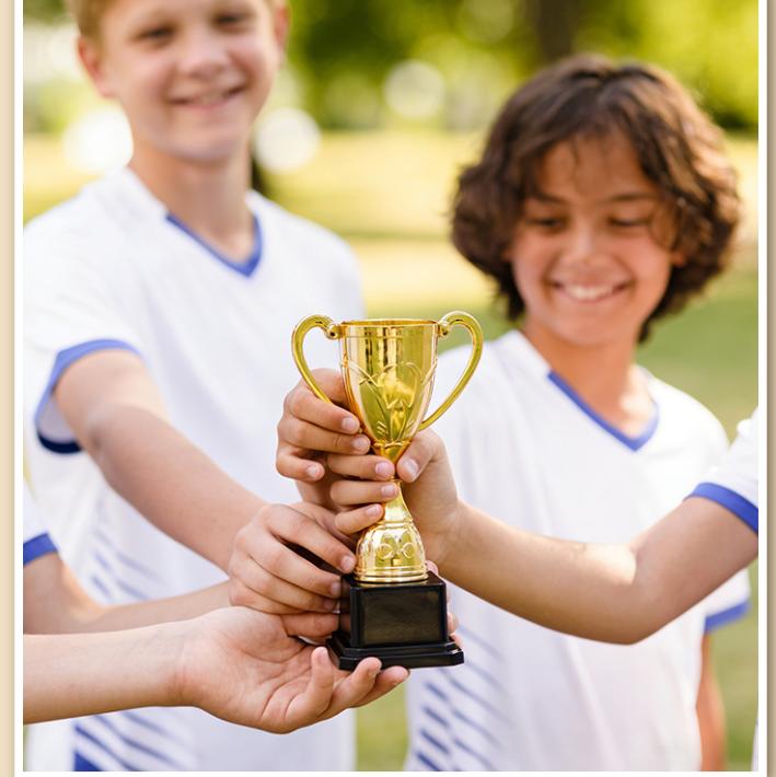 2Pcs Plastic Mini Award Trophy Toys Cute Kids Prizes for Kindergarten Parties Family Parent-child Activity Rewards