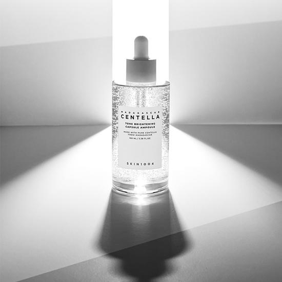 Skin1004 Madagascar Centella Tone Rozświetlająca ampułka w kapsułkach 100ml