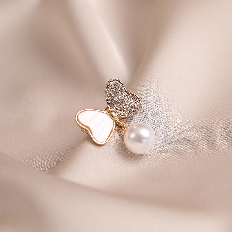 Elegant Butterfly Brooch: Luxurious Suit Accessory & Stylish Corsage for Women