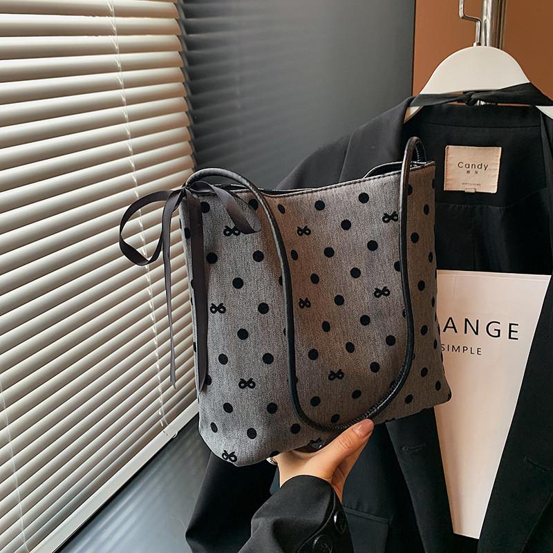 Трендовая сумка через плечо 2024 Шикарная женская сумка-тоут Стильный модный дизайн-ведро из полиуретана Gray Bow