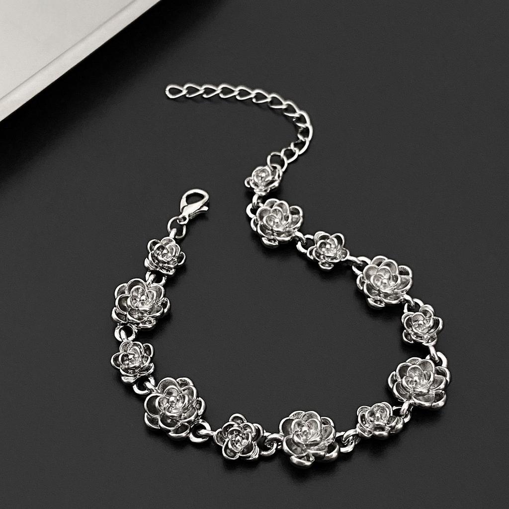 Vintage Armband med Rosblomma: Retroinspirerade, Eleganta Handsmycken
